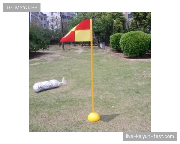 角球旗杆存在争议时裁判如何判罚？详细规则拆解解析