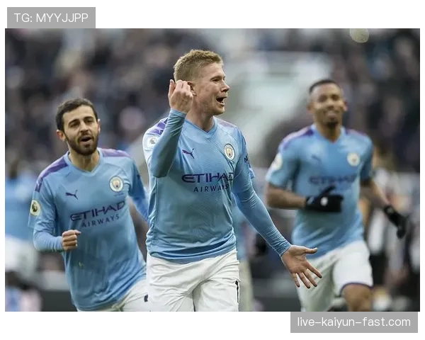 曼联成绩回暖背景下问题积聚，赛季稳定性面临考验，关键战表现受关注